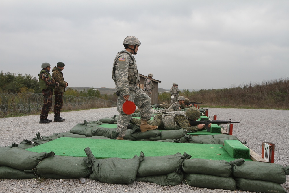 Polish, Hungarian troops named MNBG-E’s top multinational soldiers