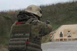 Polish, Hungarian troops named MNBG-E’s top multinational soldiers