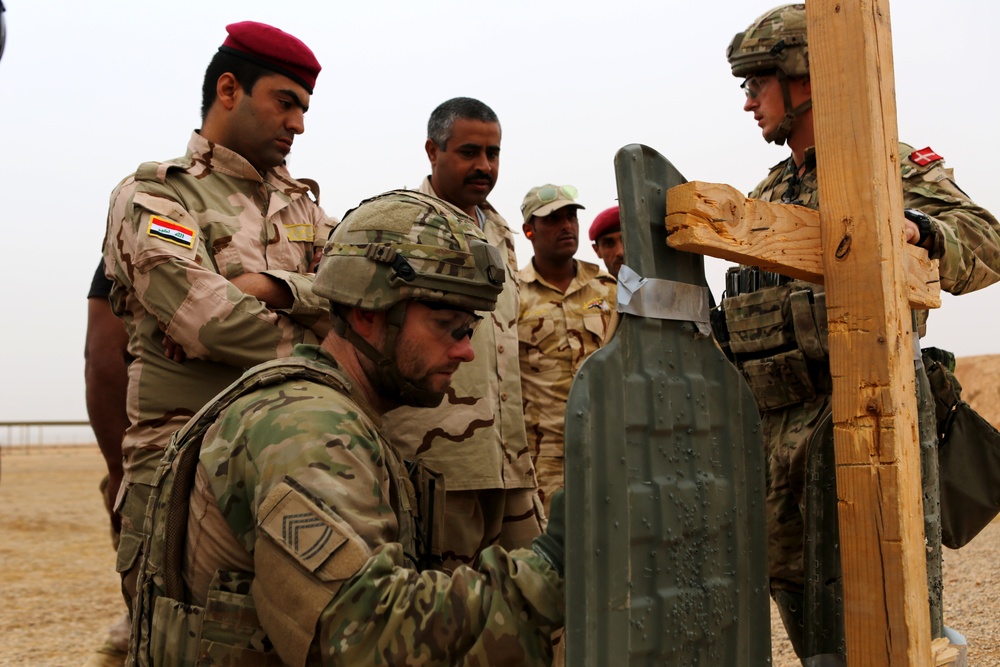 U.S. Marines, Royal Danish Army instruct Iraqi soldiers in the art of warfare