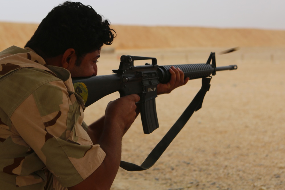 U.S. Marines, Royal Danish Army instruct Iraqi soldiers in the art of warfare