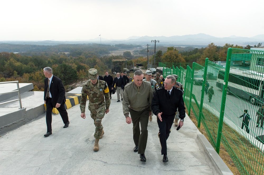 Gen. Dunford travels to the DMZ