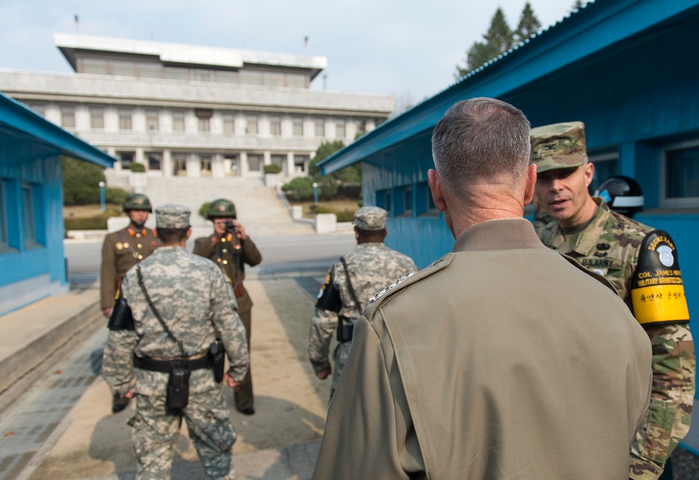 Gen. Dunford travels to the DMZ