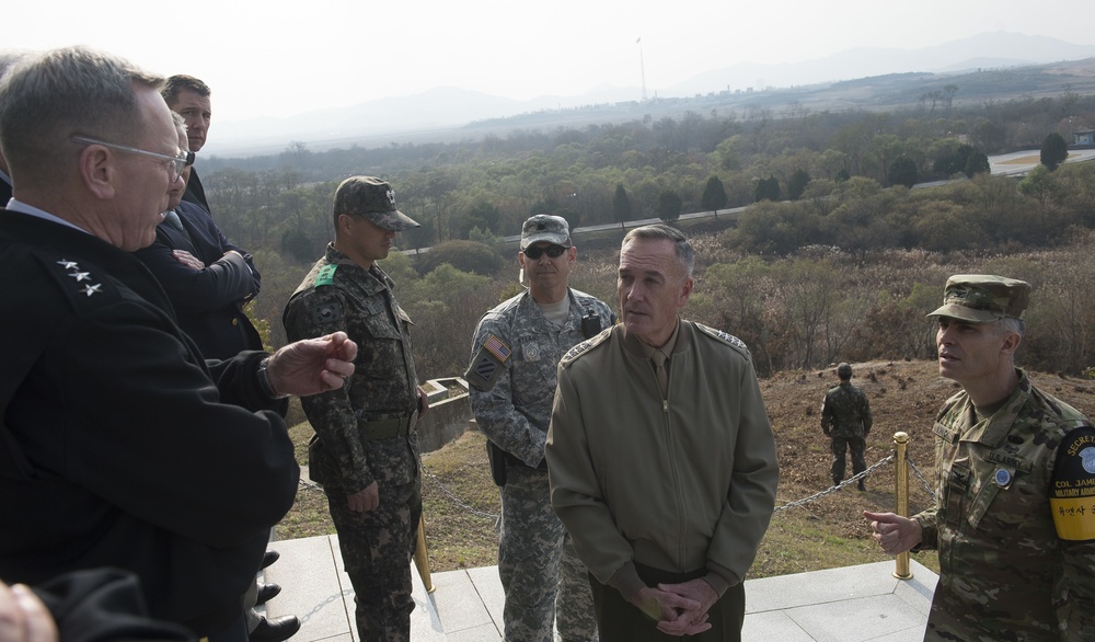 Gen. Dunford travels to the DMZ