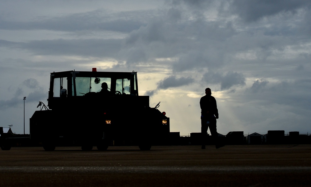 JBLE Airmen maintain the F-22