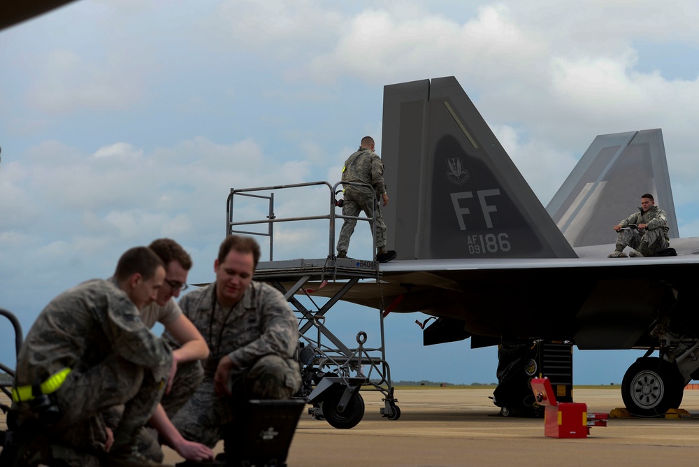 JBLE Airmen maintain the F-22