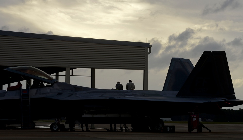 JBLE Airmen maintain the F-22