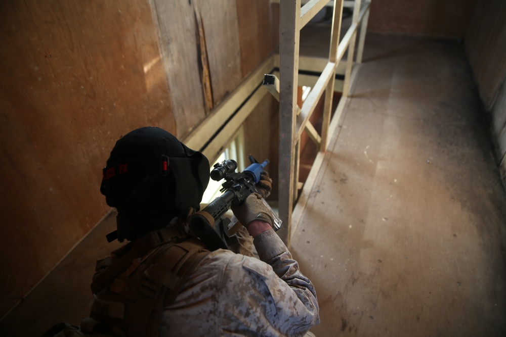 1/6 runs Basic Urban Skills Training course