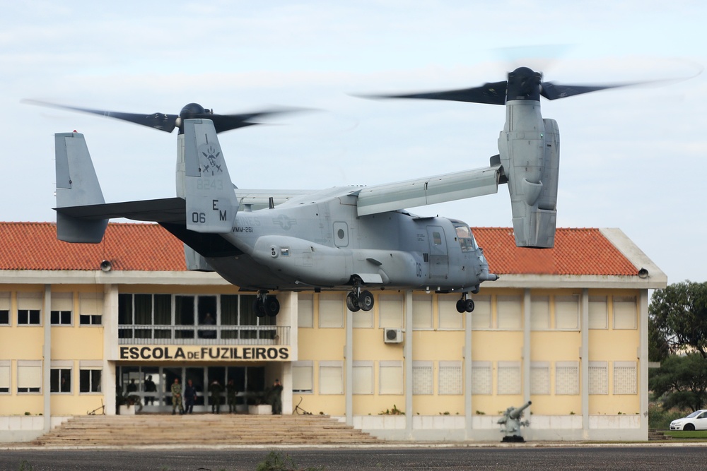 Portuguese Fuzileiros team up with U.S. Marine MV-22 Aircraft, assault
