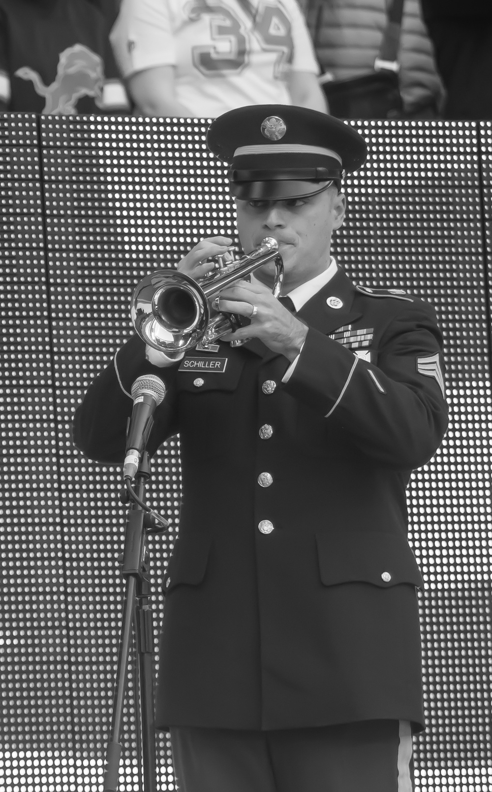 USAREUR Band &amp; Chorus performs at NFL game in London