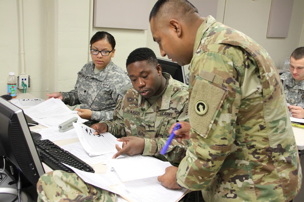 1st TSC Finance Soldiers prepare for deployment