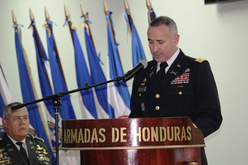 Honduran colonel receives Defense Meritorious Service Medal