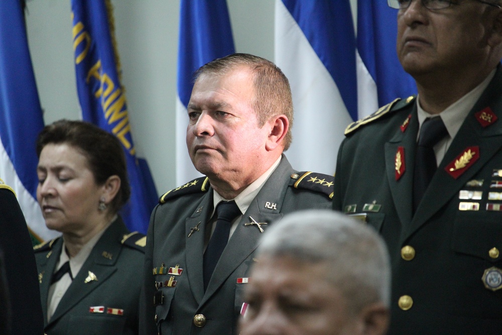 Honduran colonel receives Defense Meritorious Service Medal