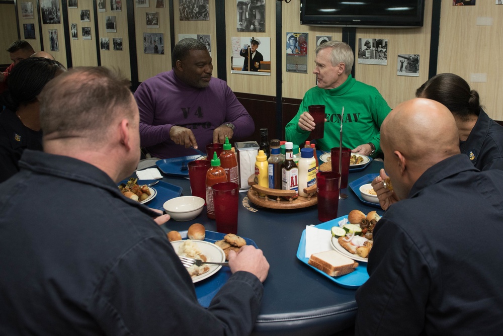 Mabus visits USS George Washington