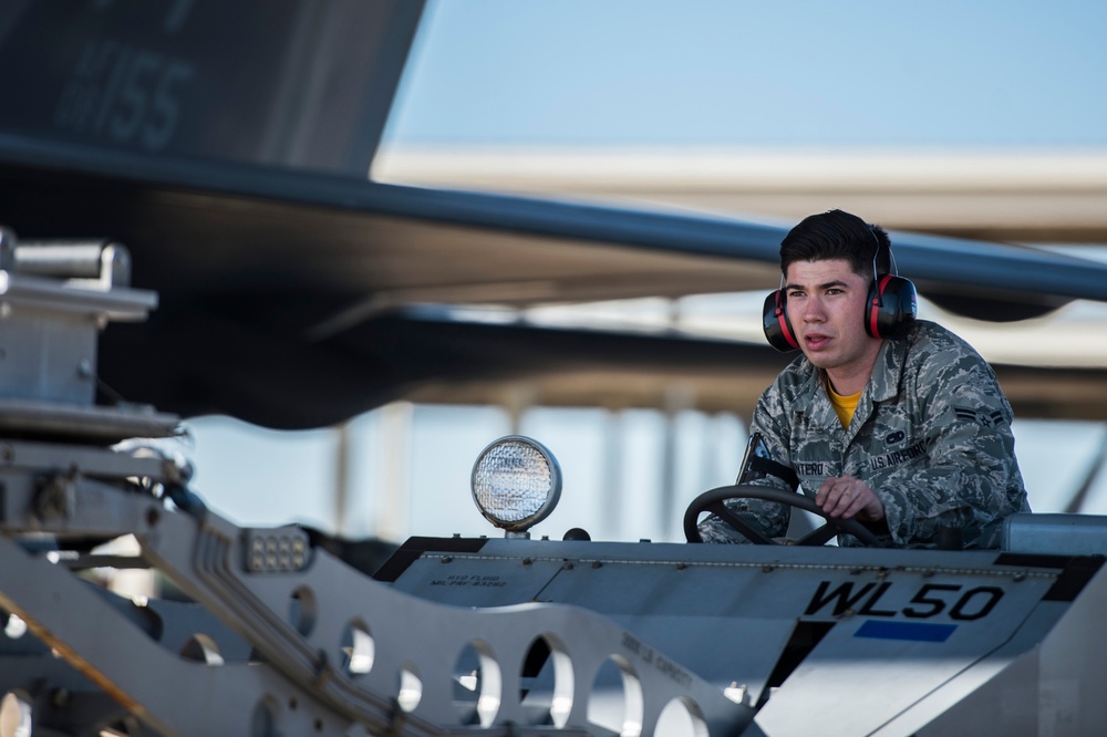 1 MXG hosts weapons load competition