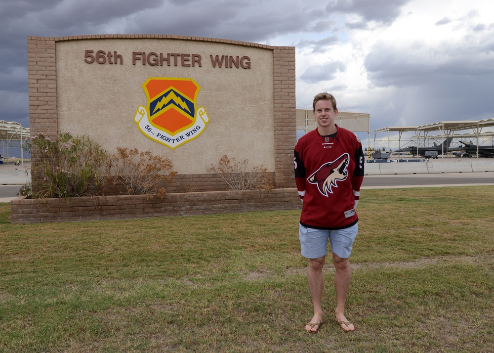 Coyotes' Connor Murphy visits Luke Air Force Base