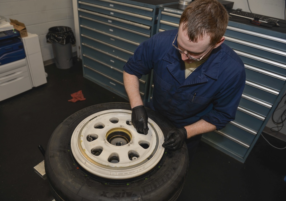 33rd FW Airmen take care of F-35 tires