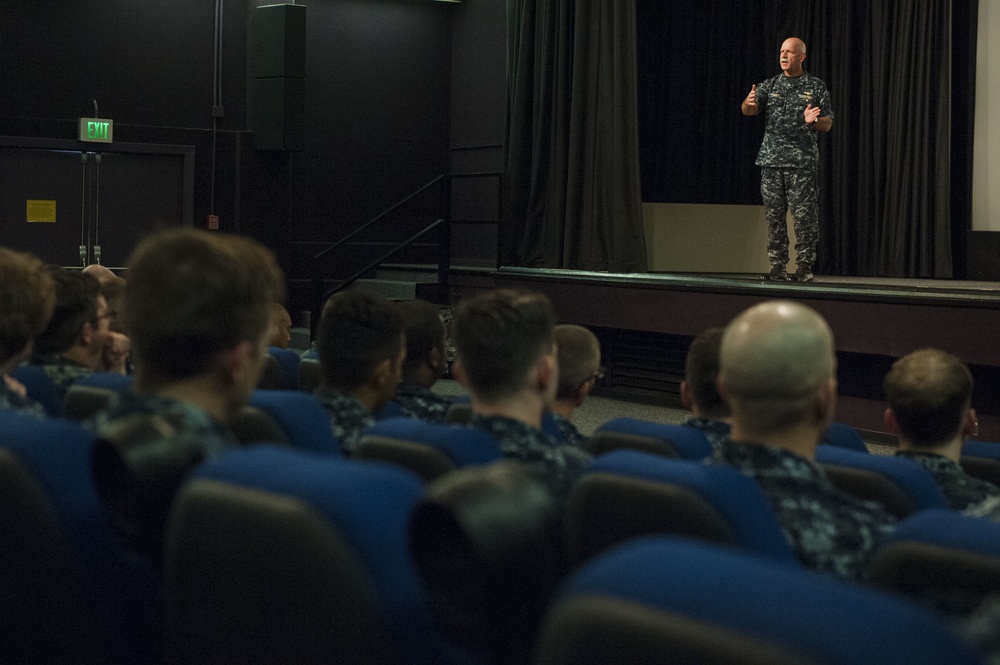 Fleet leaders speak with Hawaii Sailors at Pearl Harbor