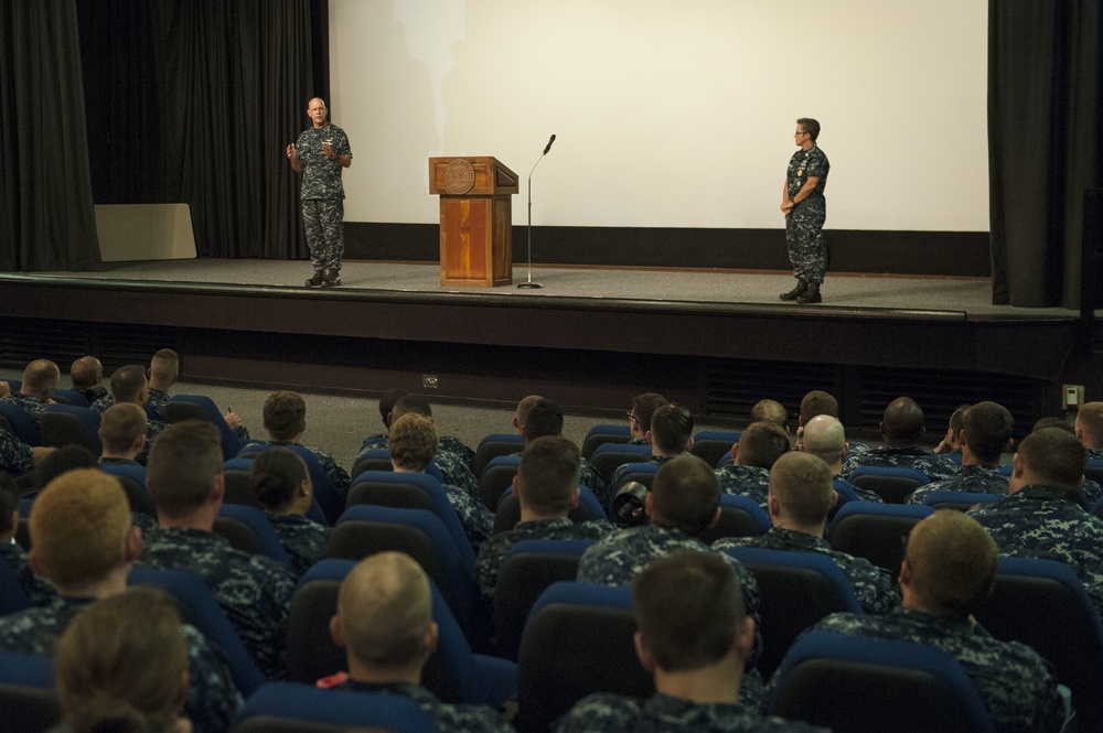 Fleet leaders speak with Hawaii Sailors at Pearl Harbor