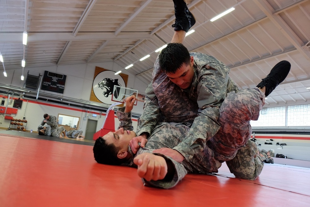 7th MSC Soldiers certify KMC Soldiers; Airmen in Army Combatives Level 1