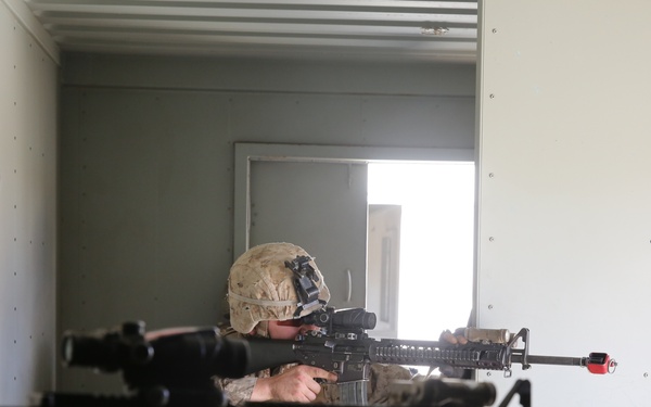 13th MEU Company 'G' raids enemy compound during COMPTUEX
