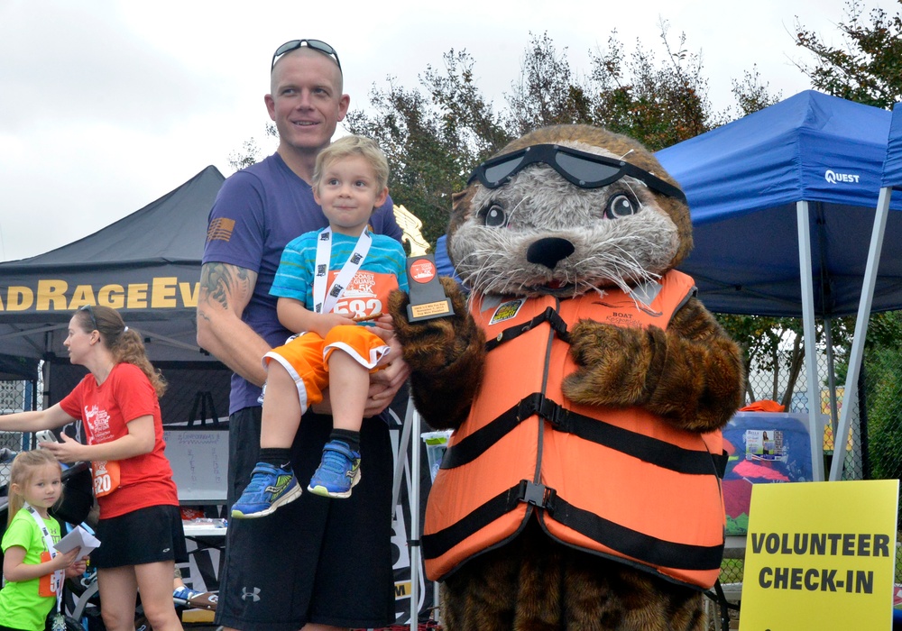 Little winner poses with Sammy the Sea Otter