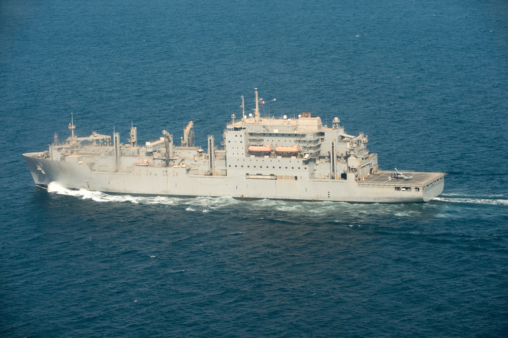 HS-60S refuels on USNS Alan Shepard