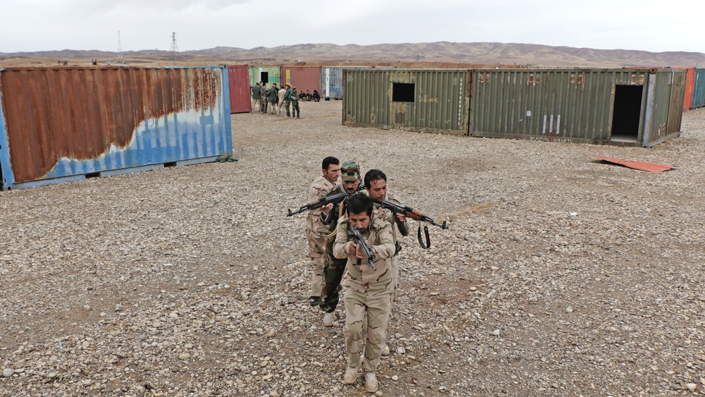 Peshmerga forces conduct maneuver training