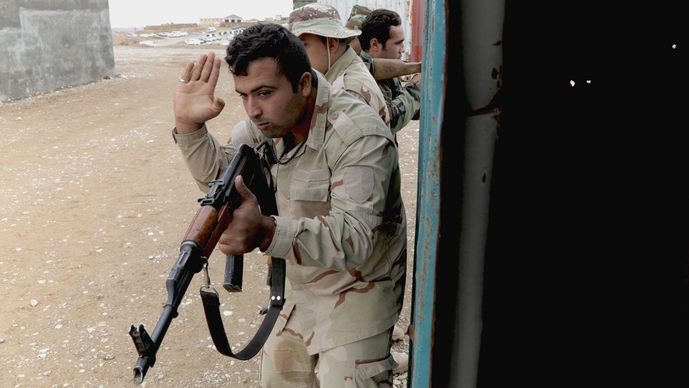 Peshmerga forces conduct maneuver training