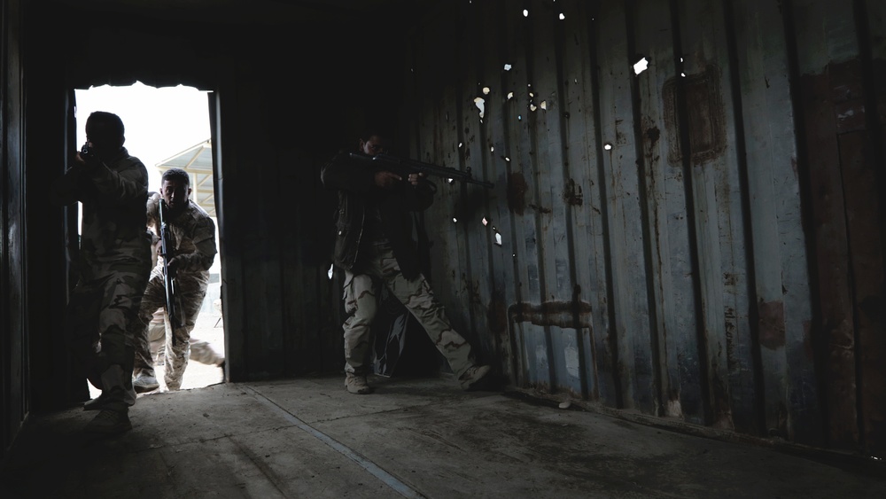 Peshmerga forces conduct maneuver training