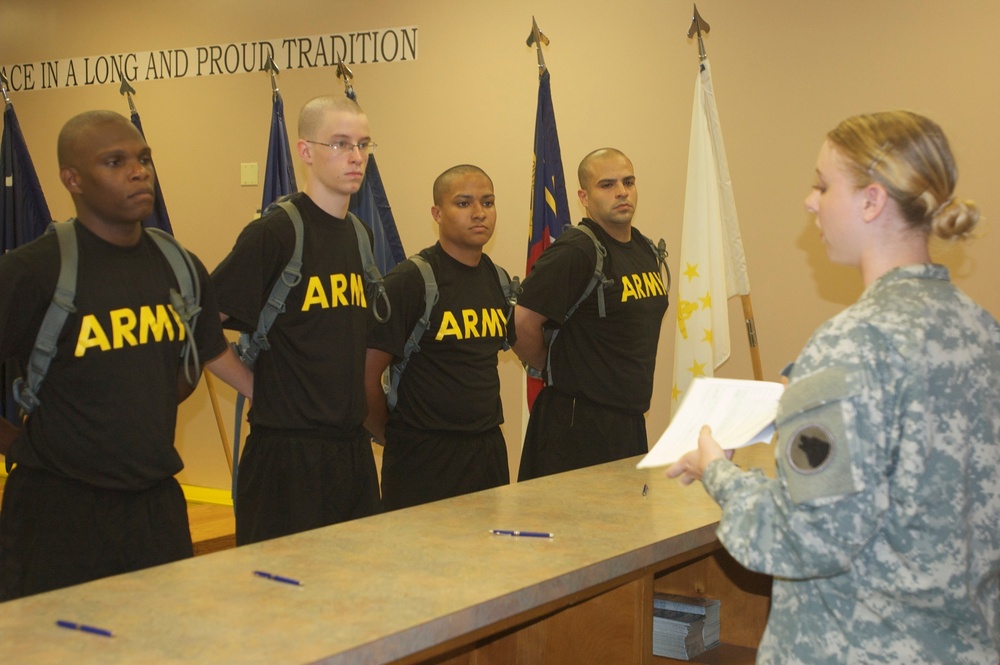 Fort Jackson IET Soldier in-processing