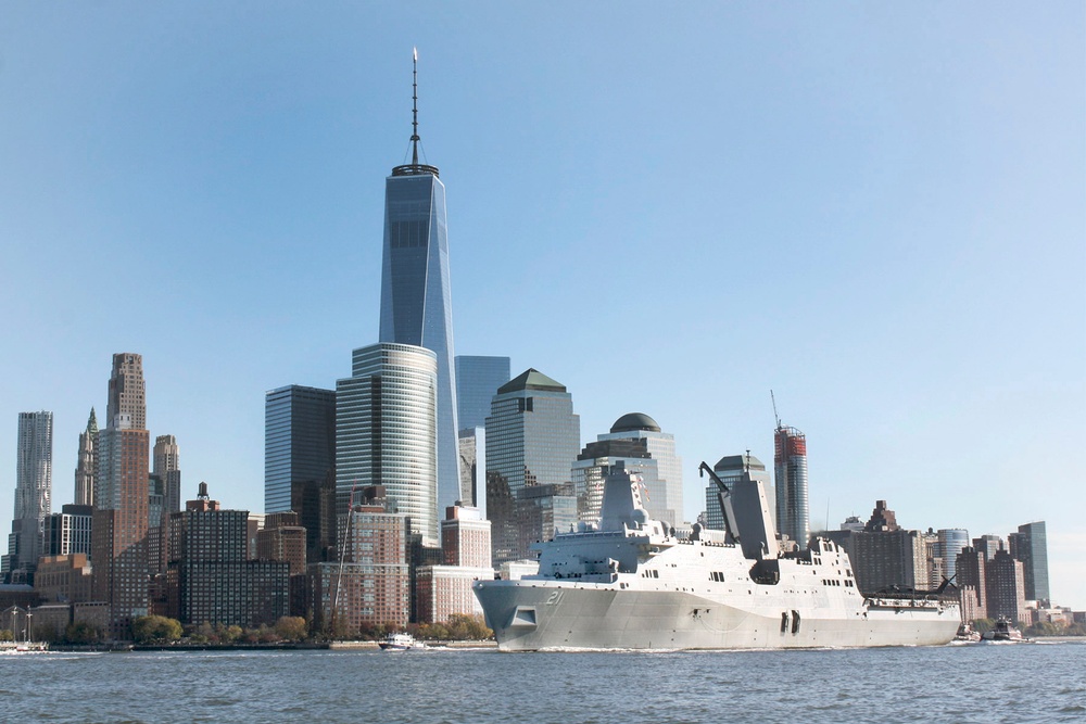 USS New York arrives in New York City for Veterans Week 2015