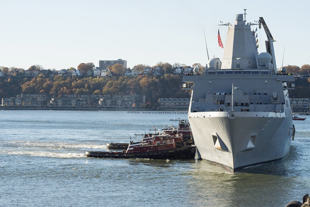 USS New York pulls into port for Veterans Week 2015