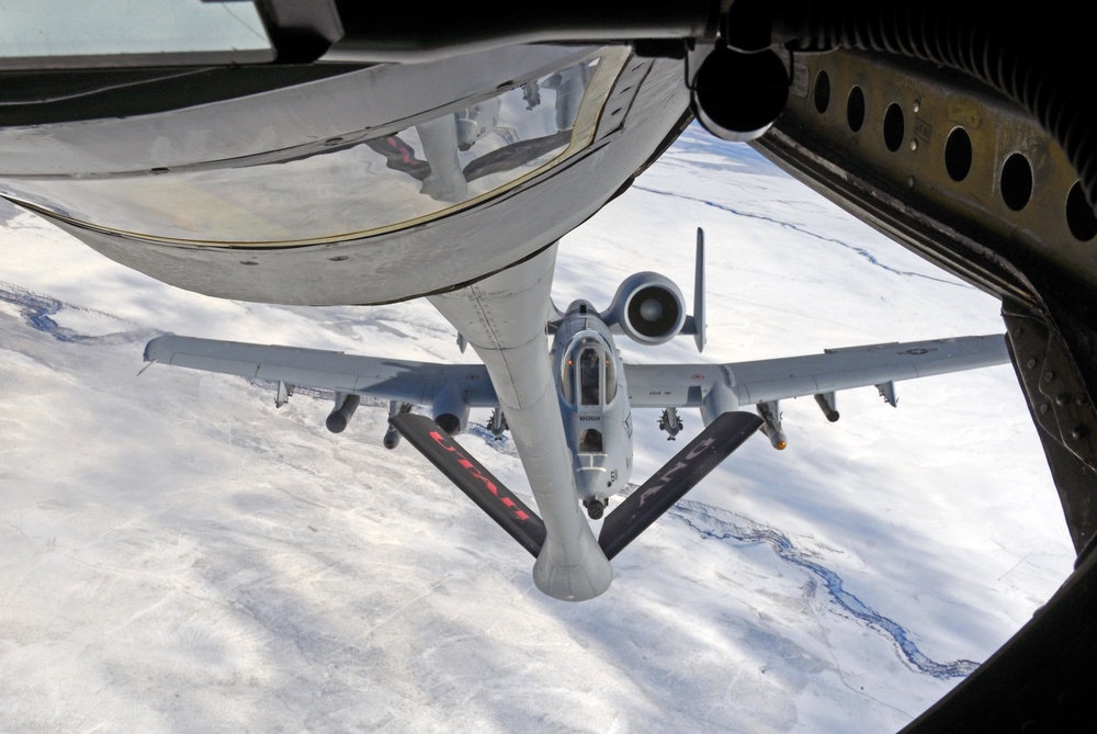 Utah Air National Guard KC-135 refuels A-10