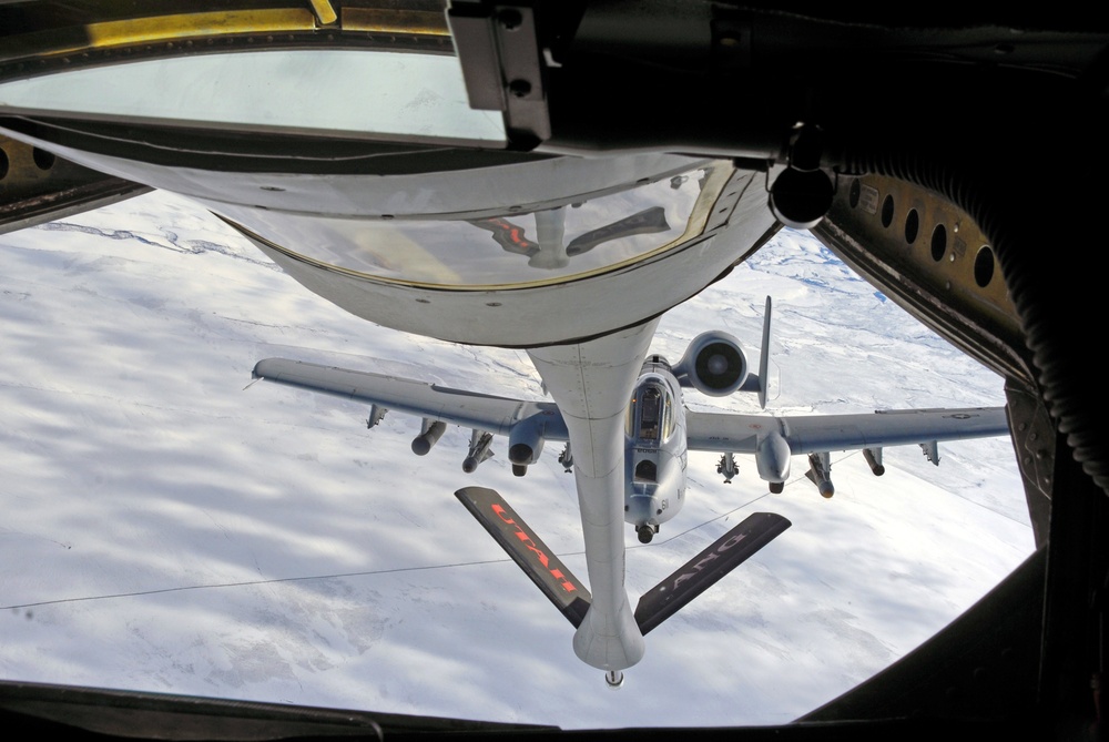 Utah Air National Guard KC-135 refuels A-10