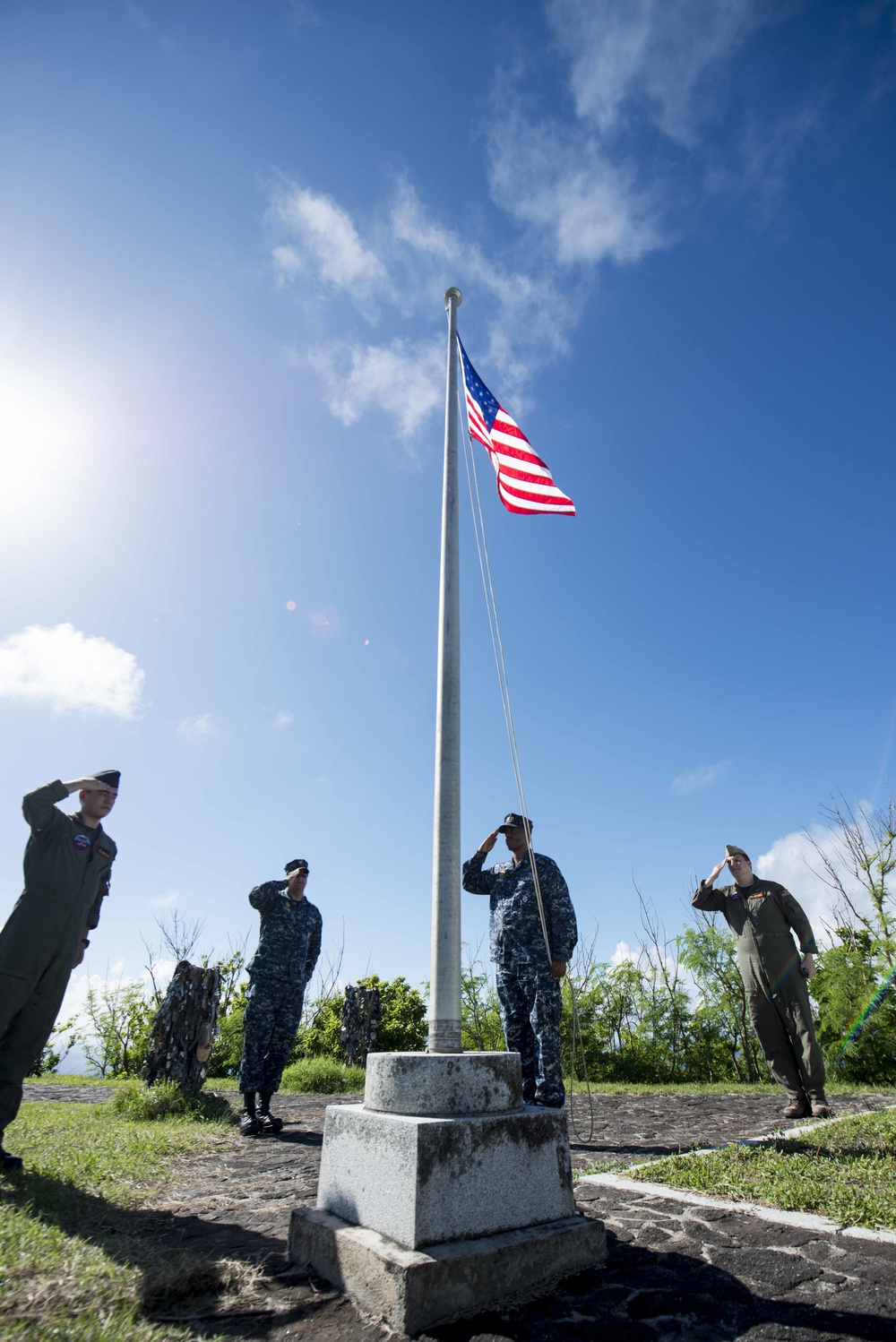 NAF Atsugi leadership raise American flag on Mount Suribachi