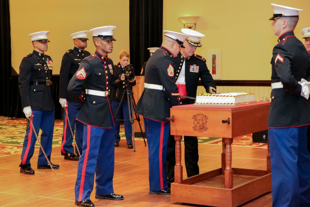 DVIDS - Images - 240th Marine Corps Birthday Ball [Image 5 of 8]