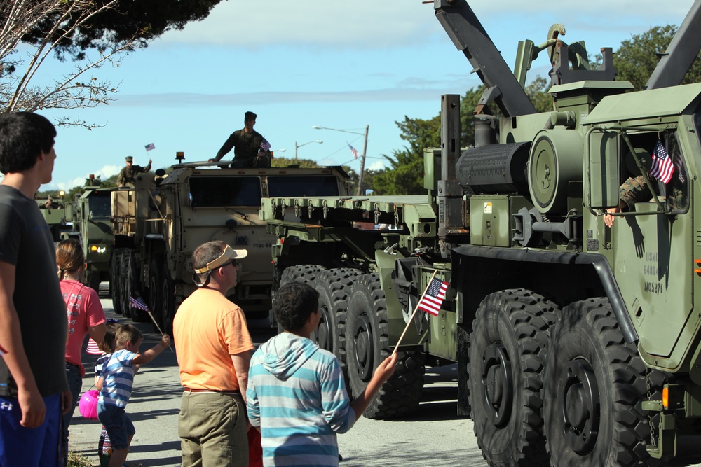 Marines, Sailors take to the street for 2015 Veteran’s Day Parade