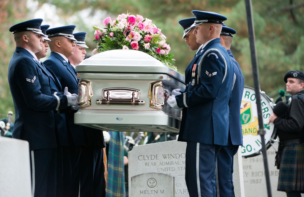 Graveside service of Maureen Fitzsimons Blair, also known as Maureen O’Hara, in Arlington National Cemetery