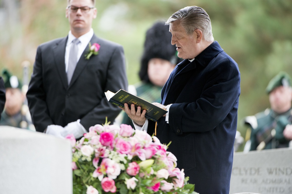 Graveside service of Maureen Fitzsimons Blair, also known as Maureen O’Hara, in Arlington National Cemetery