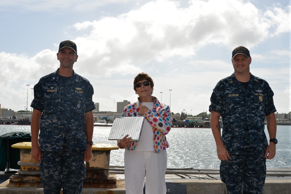 Bremerton mayor presents Navy League awards to USS Bremerton Sailors