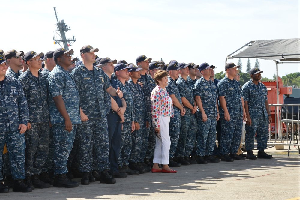 Bremerton mayor presents Navy League awards to USS Bremerton Sailors