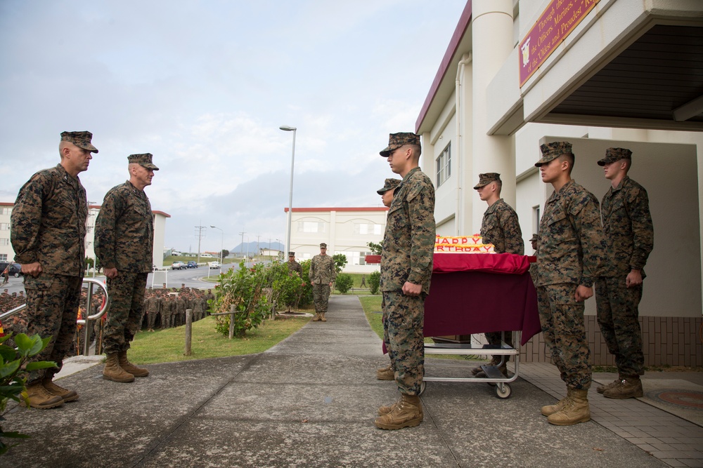 LtGen Robling (retired) attends 3D MARDIV Birthday Ball