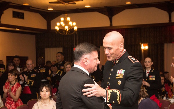 LtGen Robling (retired) attends 3D MARDIV Birthday Ball