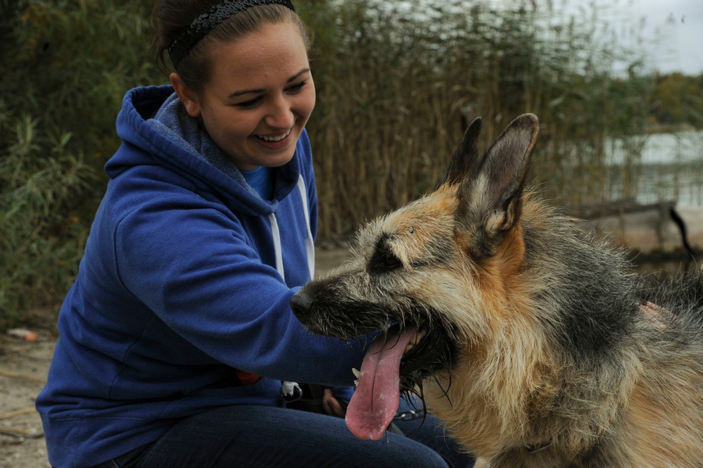 74th EFS, German Airmen give back