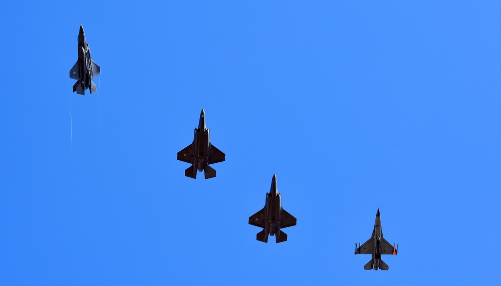 Royal Norwegian air force receives F-35 Lightning II