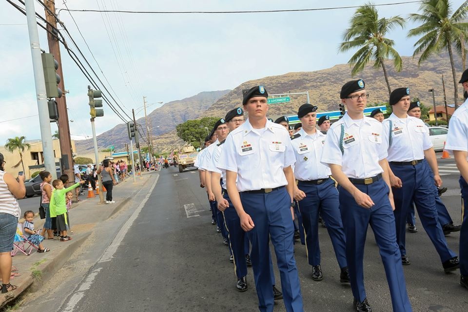 Soldiers celebrate Veterans Day in Waianae parade