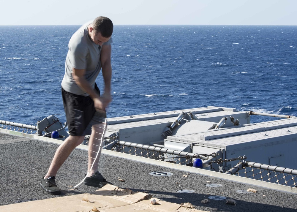 Kearsarge hosts steel beach picnic at sea