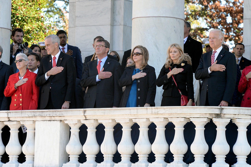 Secretary of defense renders honors during 62nd annual national Veterans Day observance at Arlington National Cemetery