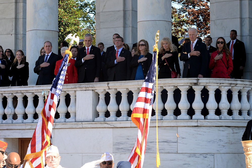 Secretary of defense renders honors during the 62nd annual national Veterans Day observance at Arlington National Cemetery