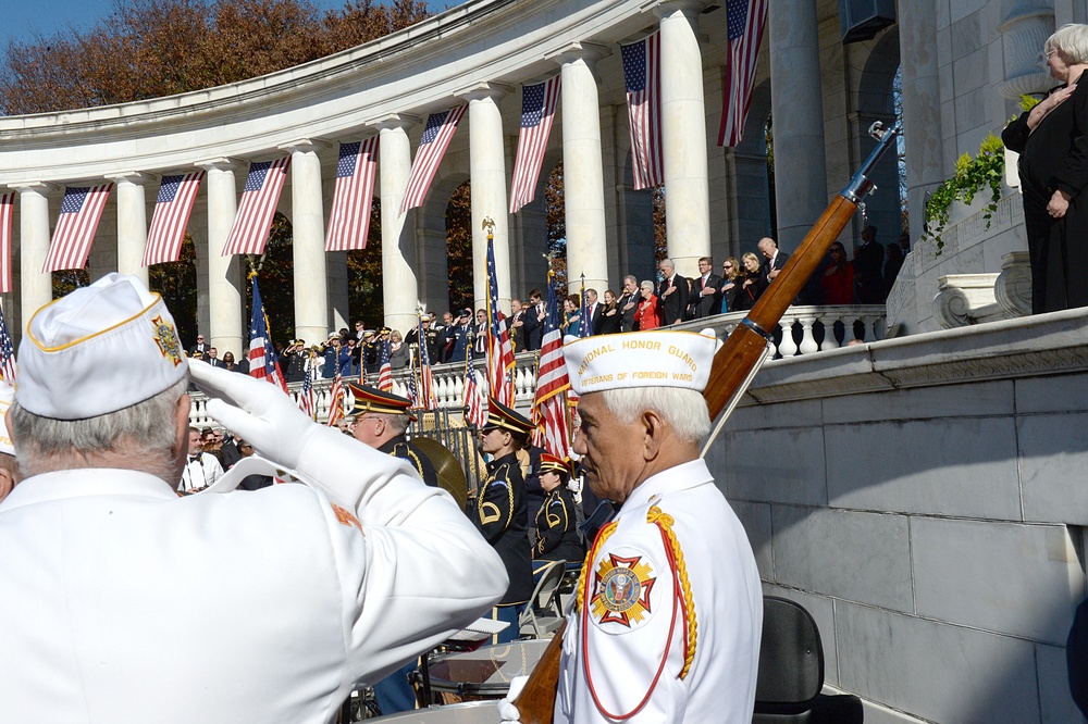 Secretary of defense renders honors during the 62nd annual national Veterans Day observance at Arlington National Cemetery